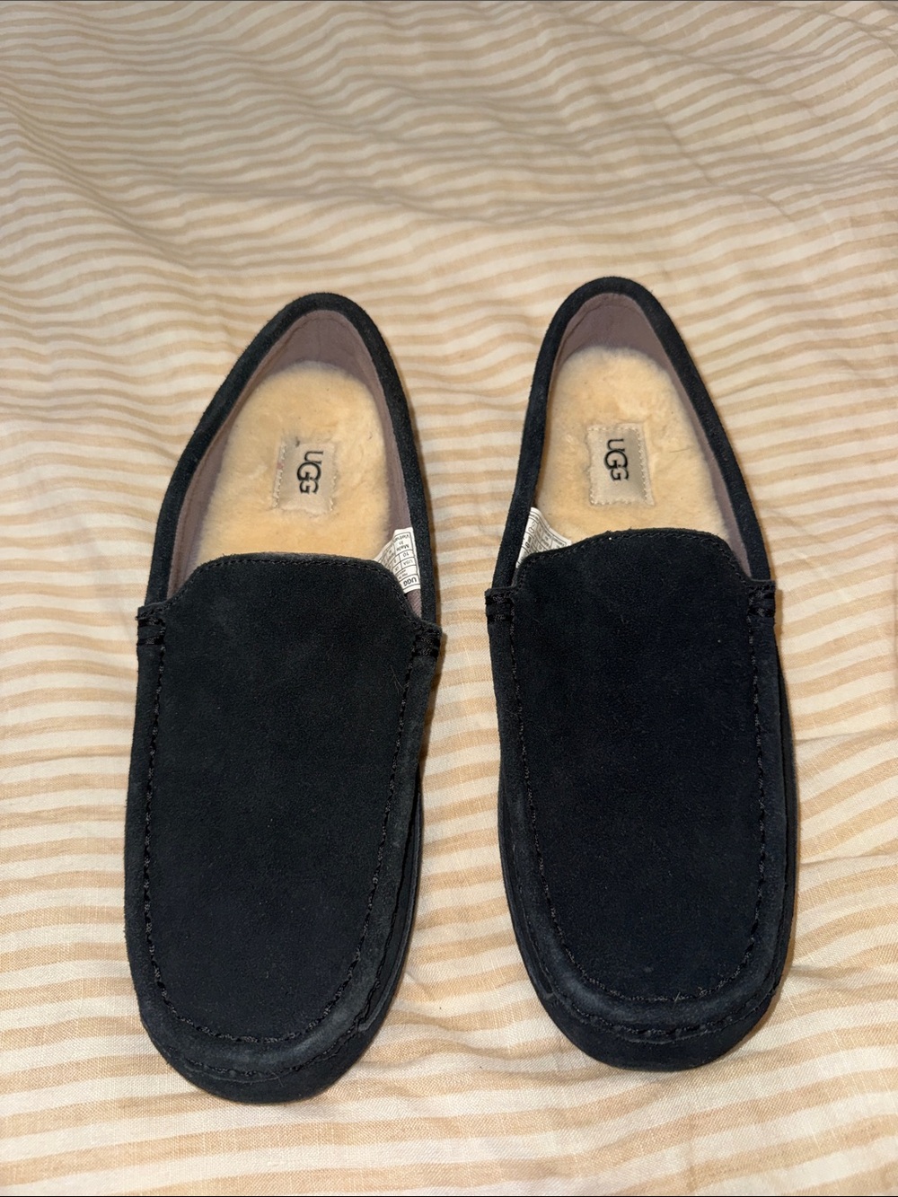 UGG Men's Black Ascot Sheepskin slippers- barely worn